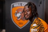 English-Ghanaian midfielder Darko Gyabi joins Hull City