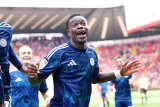 Asamoah Gyan reacts after Fatawu Issahaku hit his famous celebration as Leicester City beat Charlton