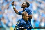Super-sub Francis Amuzu scores and provides an assist in Gremio's victory over Vitoria