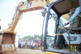 Mahama cuts sod for reconstruction of Wenchi-Sawla-Wa Highway