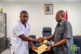 Labour Minister rewards nurse Abdul-Latif with GH₵5,000