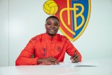 Swiss giants FC Basel augment squad with the signing of Ghanaian defender Daniel Asiedu