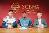 Arsenal sign Valencia defender Mosquera