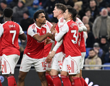 Arsenal return to the top with victory at Everton