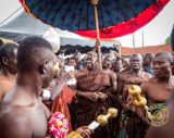 Asantehene marks ‘Kuntunkuni Dae’ in black and brown without ornaments