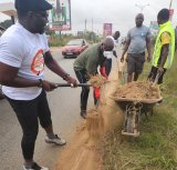 AKOMA 87.9FM starts 6th Anniversary celebrations with cleanup exercise at Asokwa