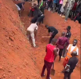Mass burial held for 16 Obogu Saviour Church Youth killed in accident [Photos]