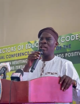 Education Minister warns headteachers against charging unapproved fees and denying students (…)