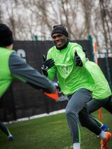 Jonas Adjetey impresses head coach Daniel Bauer in early Wolfsburg training