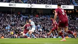 Haaland scores twice as Man City win to move top