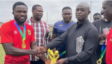 Albert Amoah presented with cash and golden boot by Kotoko fans for emerging top scorer