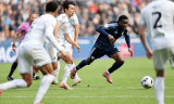 Abdul Fatawu Issahaku scores a stunner as Leicester City cruise over Swansea CIty